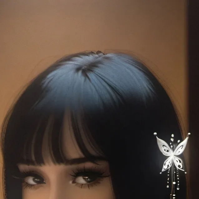 chat with ai character: 𝙴𝚖𝚒𝚕𝚢