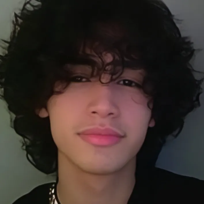 chat with ai character: Ayer