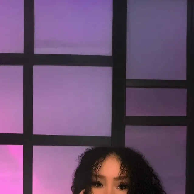 chat with ai character: Taya