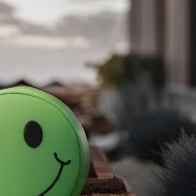 chat with ai character: Easy face 