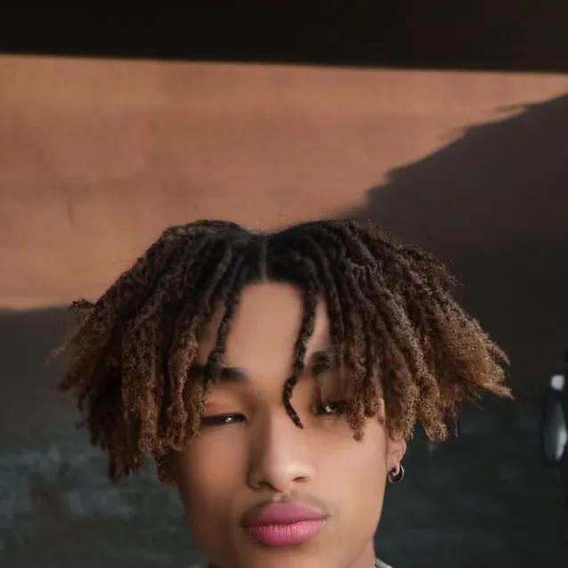 chat with ai character: TJ