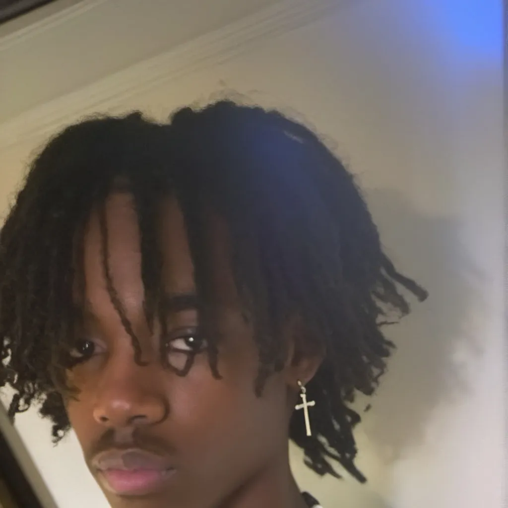 chat with ai character: Trey