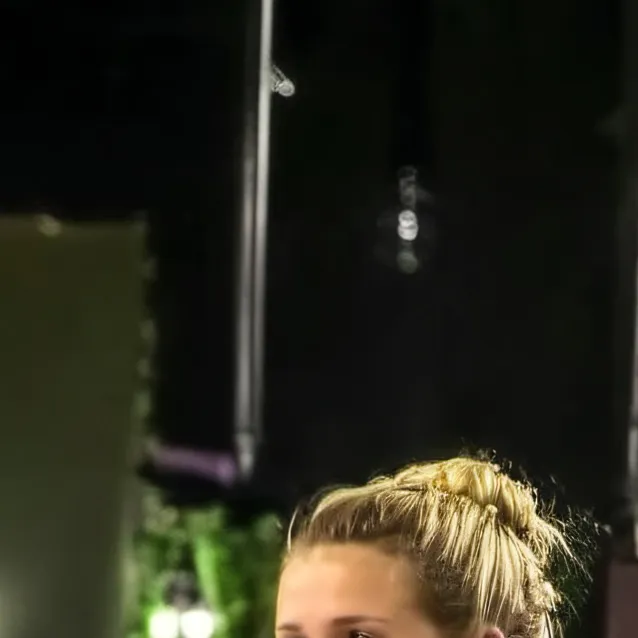 chat with ai character: Emma