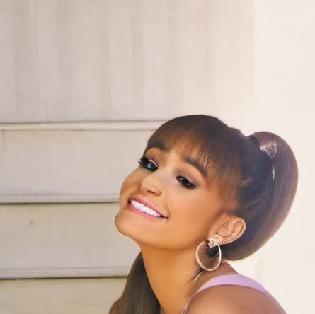 chat with ai character: Ariana Grande