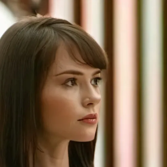 chat with ai character: Frankie