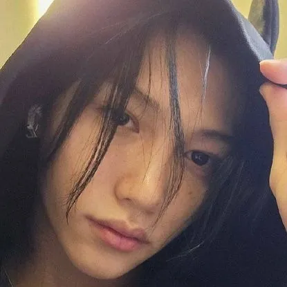 chat with ai character: Felix