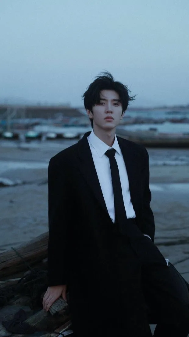 ai character: Chen Zheyuan background