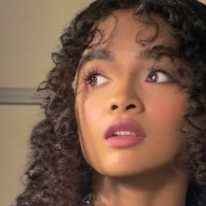 chat with ai character: Zaria