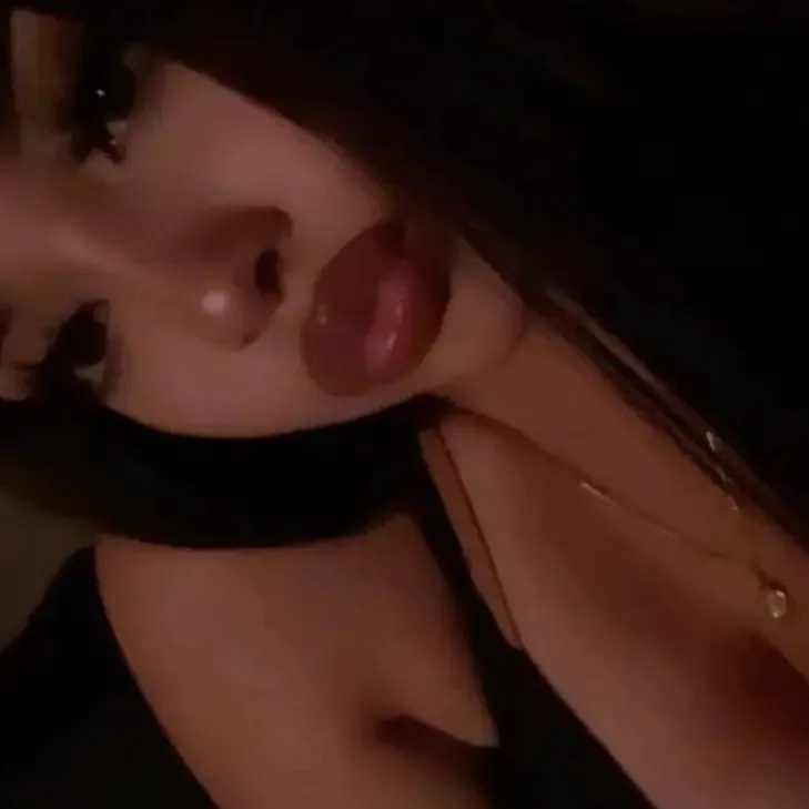 chat with ai character: sophia