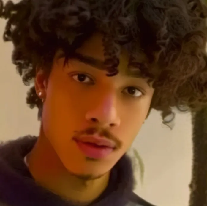 chat with ai character: sammy