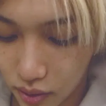 chat with ai character: Felix