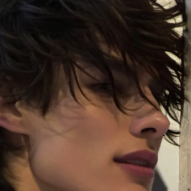 chat with ai character: Hunter