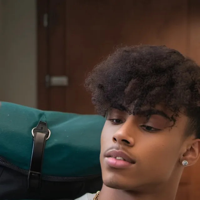 chat with ai character: Alex Gonzalez 