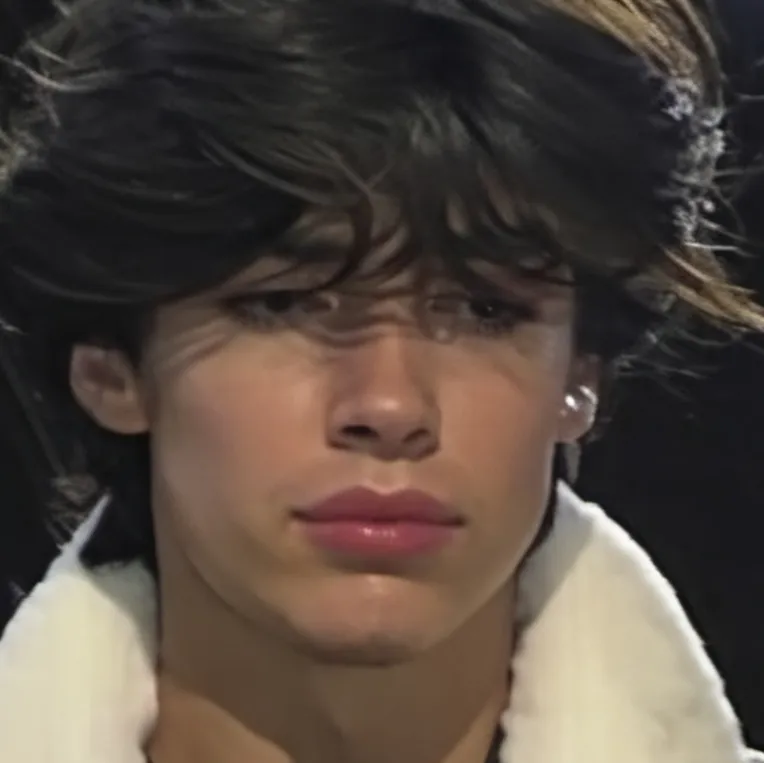 chat with ai character: Carter Sinclair