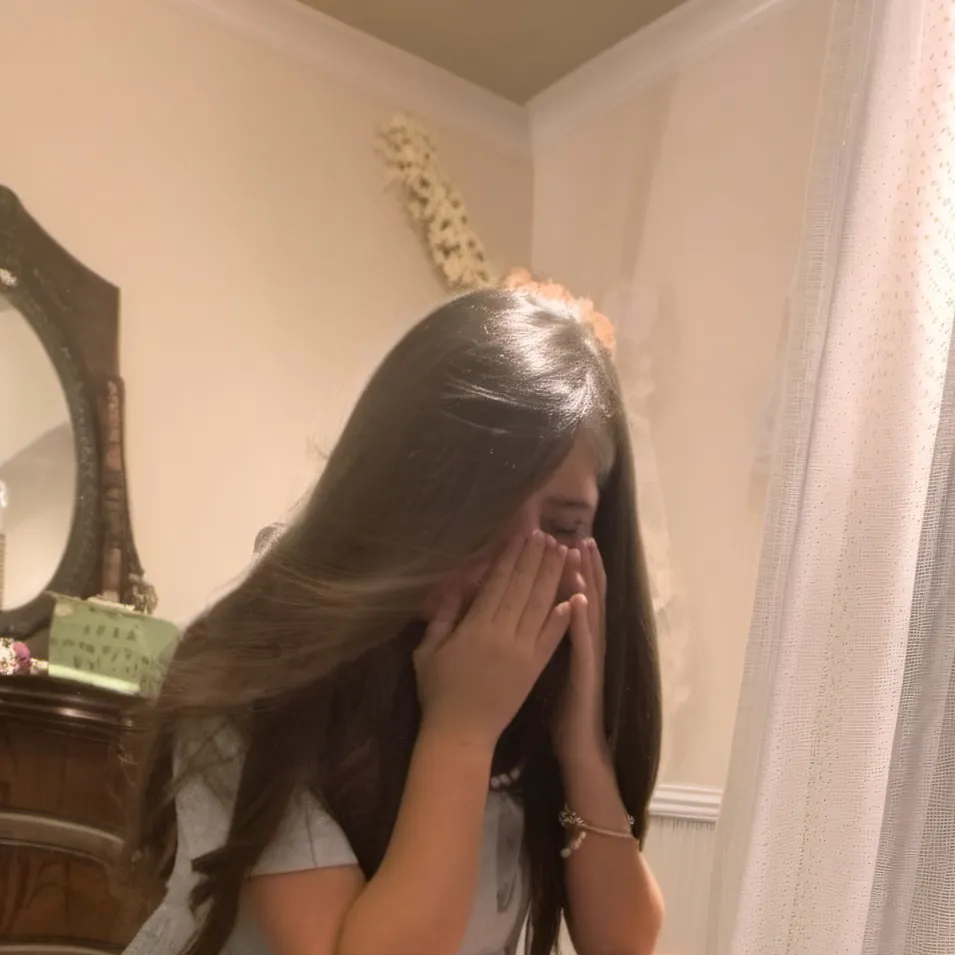 chat with ai character: Lexi