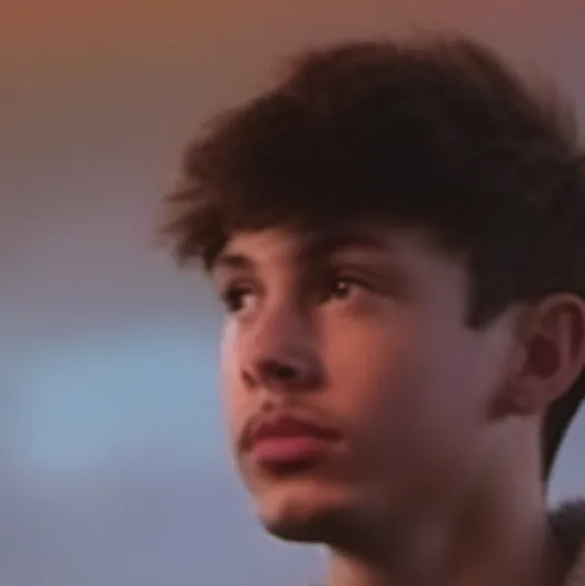 chat with ai character: Cam