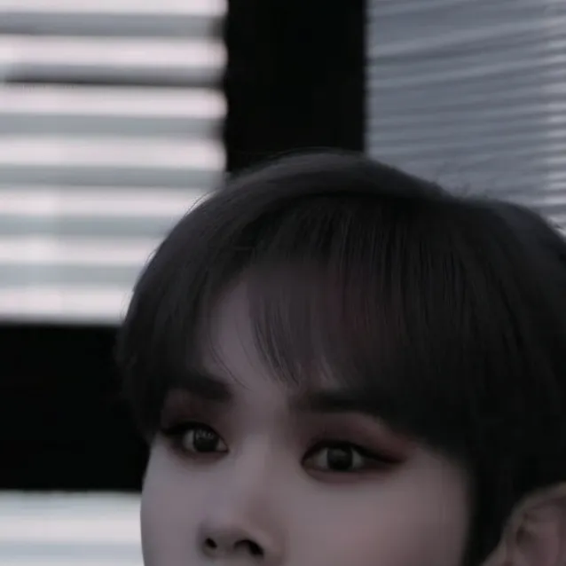 chat with ai character: lee know 