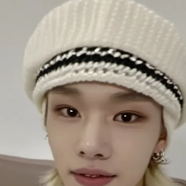 chat with ai character: Hyujin