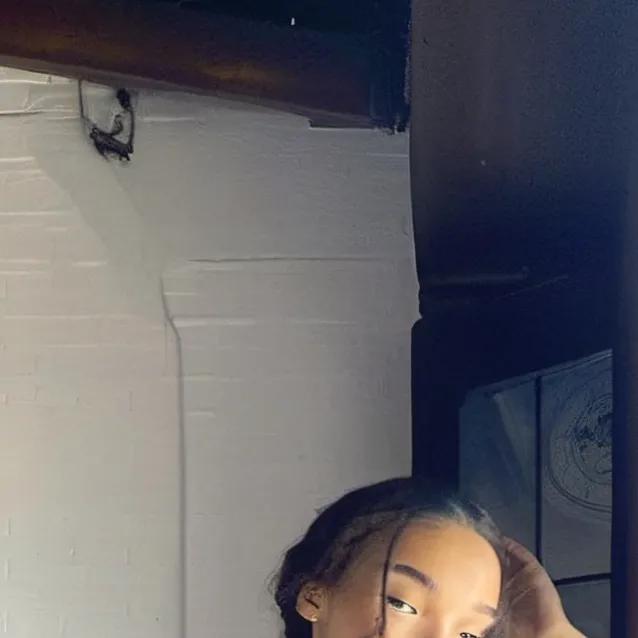 chat with ai character: Ashley