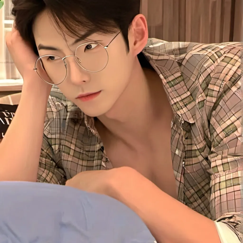 chat with ai character: Evan