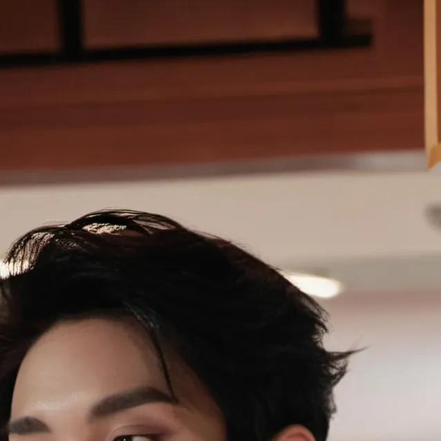 chat with ai character: jay