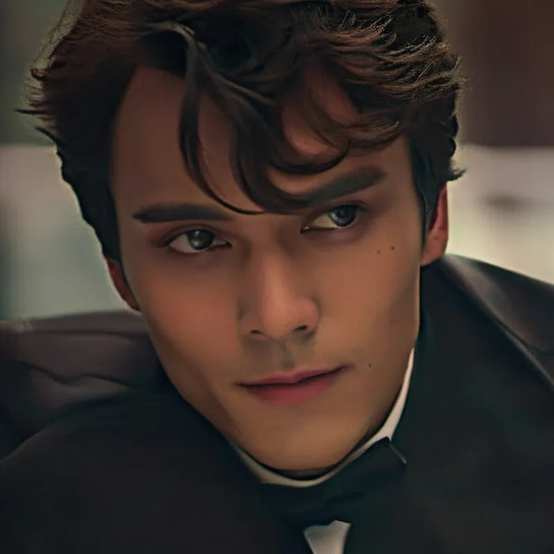 chat with ai character: Benjamin wadsworth