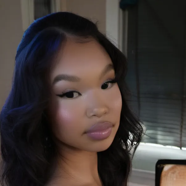 chat with ai character: Evelyn