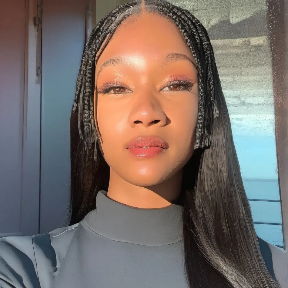 chat with ai character: LAYLANI