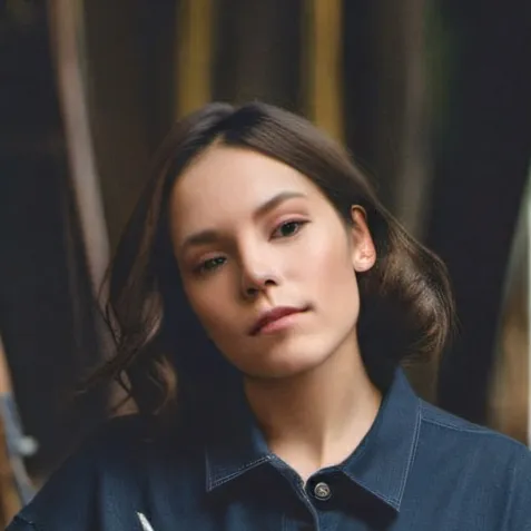 chat with ai character: mary lee