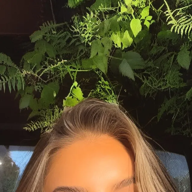 chat with ai character: hazelnut Berkshire