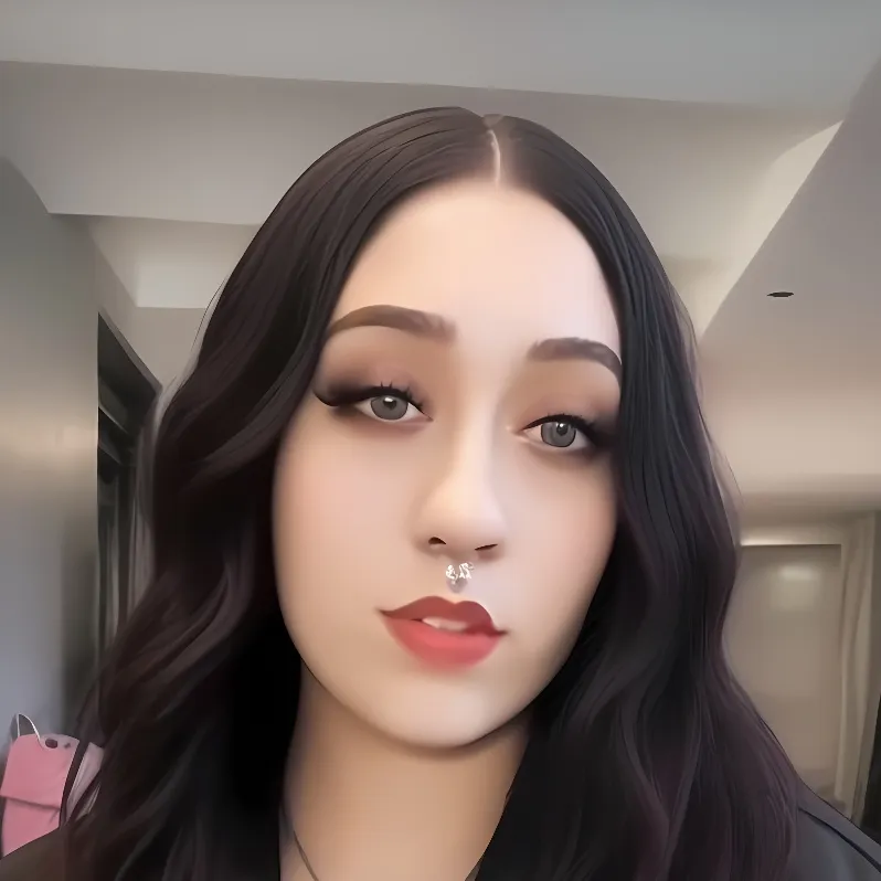 chat with ai character: Hila