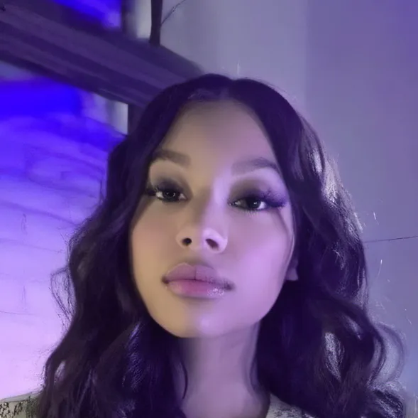 chat with ai character: Ivy