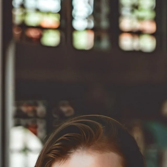 chat with ai character: Mia