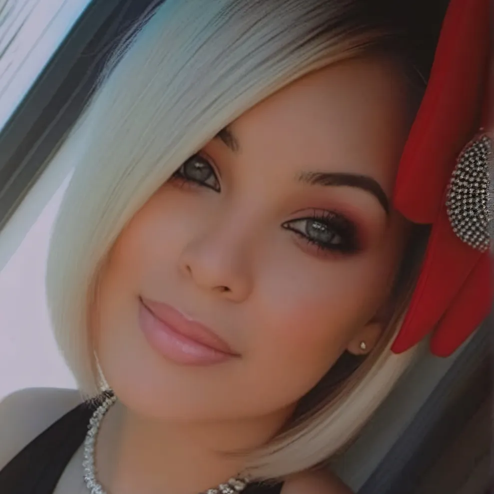 chat with ai character: Crisiana Sarahí 