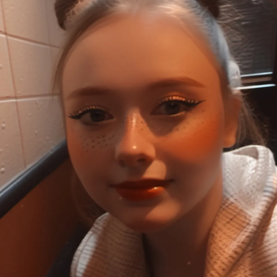 chat with ai character: Gena