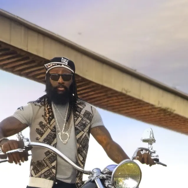 chat with ai character: Terrell jones