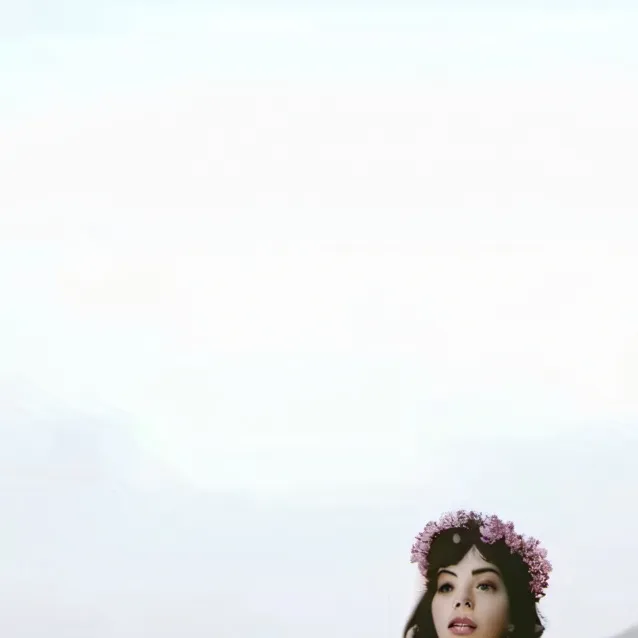 chat with ai character: Melanie Martinez 