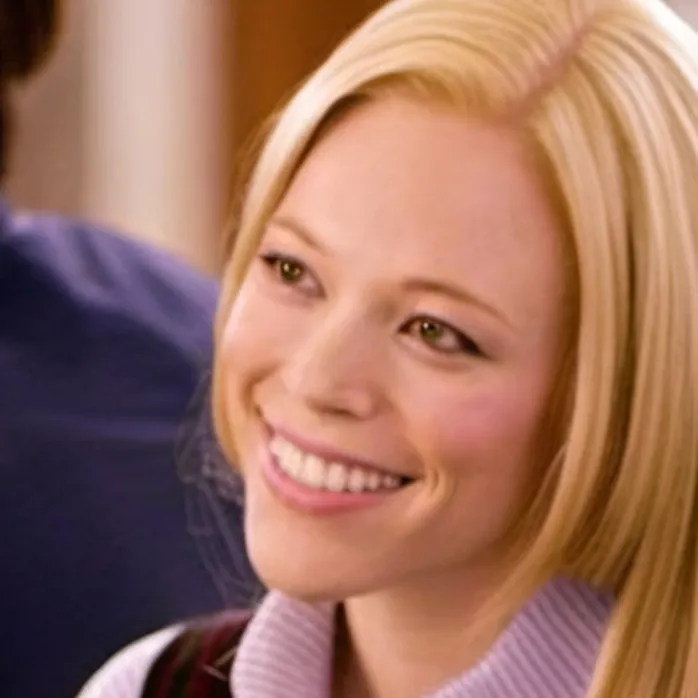 chat with ai character: Regina George