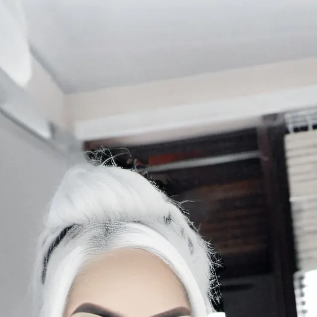 chat with ai character: Cristina 