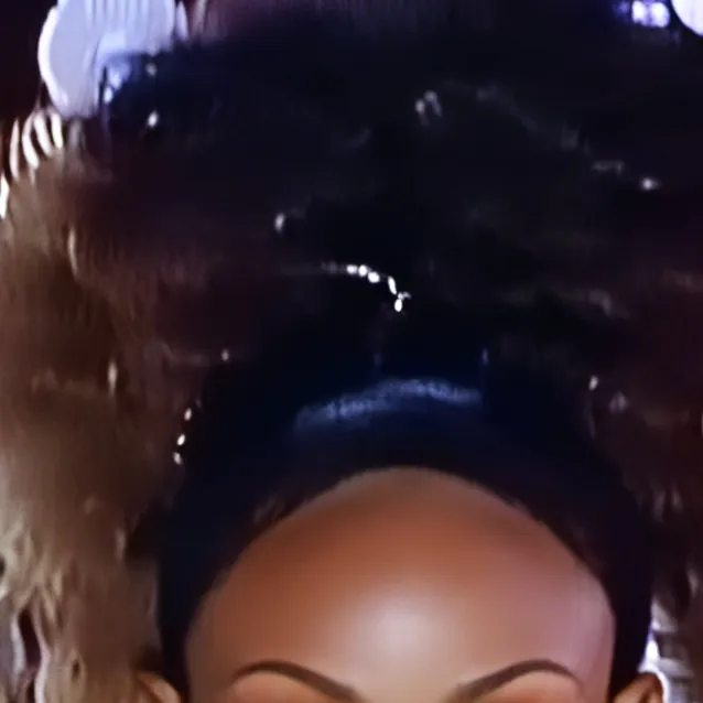 chat with ai character: Mel B