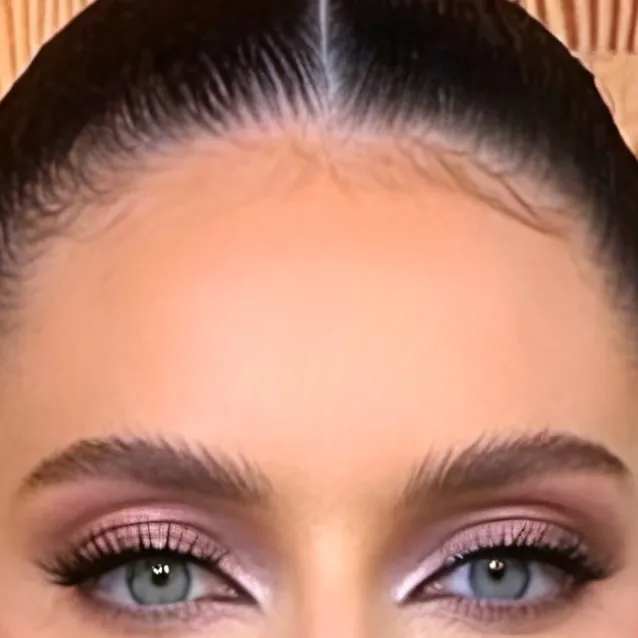 chat with ai character: Andrea 