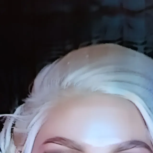 chat with ai character: Christina Aguilara