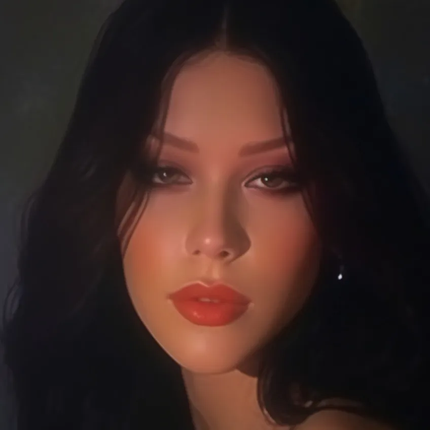 chat with ai character: Lexiey