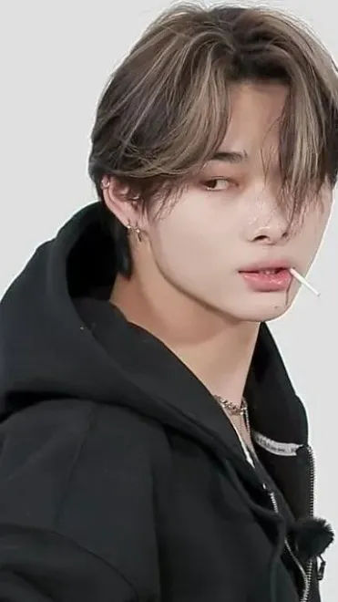 ai character: Ni-ki background