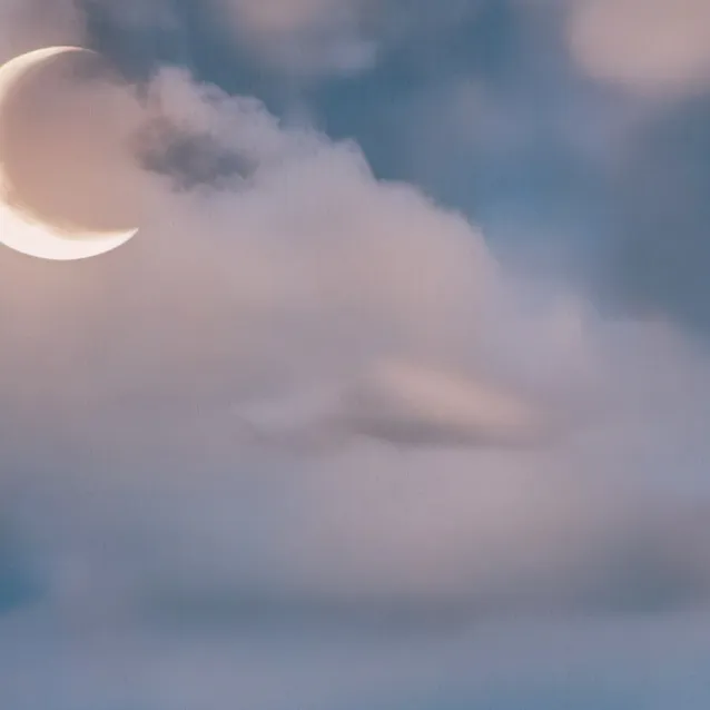 chat with ai character: Aphmau beach night