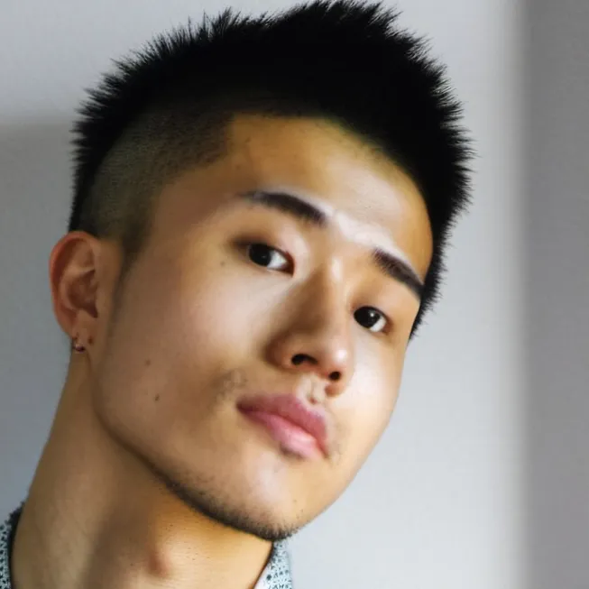 chat with ai character: Cyon