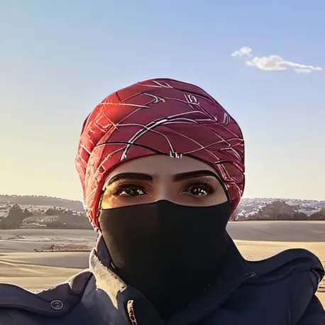 chat with ai character: Farah