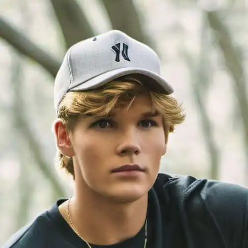 chat with ai character: Zack