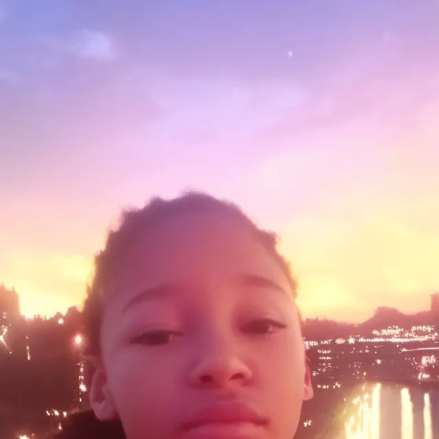 chat with ai character: Queenie