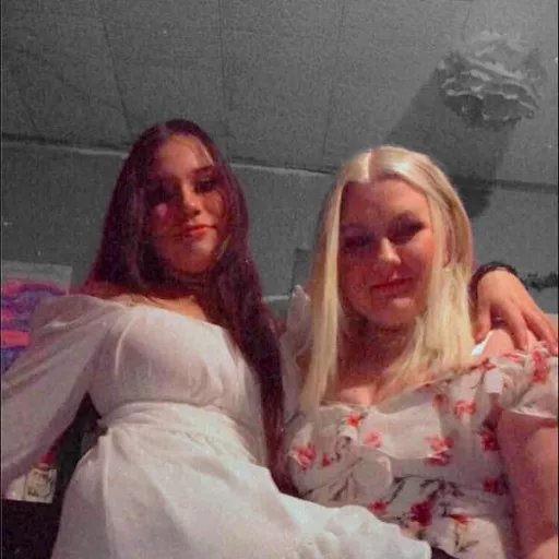 creator I ❤️ hot moms's avatar